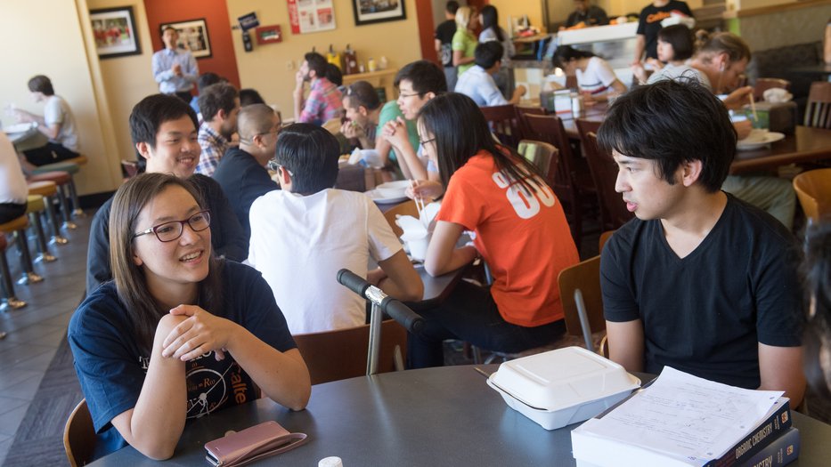 Students eat at Chandler Cafe