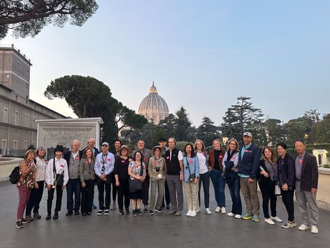 Group of people on a tour of Italy