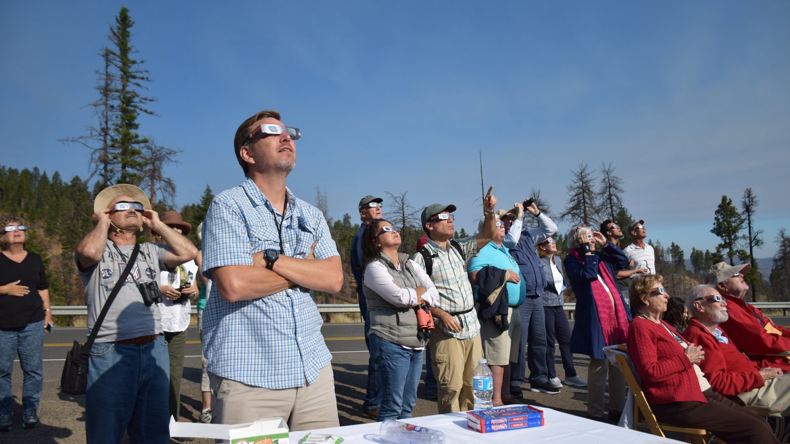 People watching the 2017 solar eclipse in Oregon