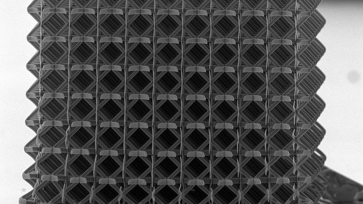 Three-dimensional, hollow titanium nitride nanotruss with tessellated octahedral geometry