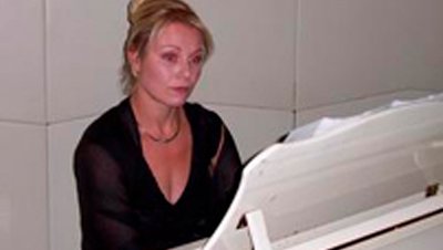 Julia Greer behind a piano