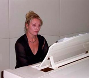 Julia Greer behind a piano