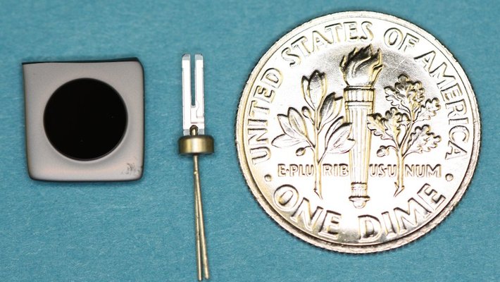 laser frequency reference with quarts and a dime