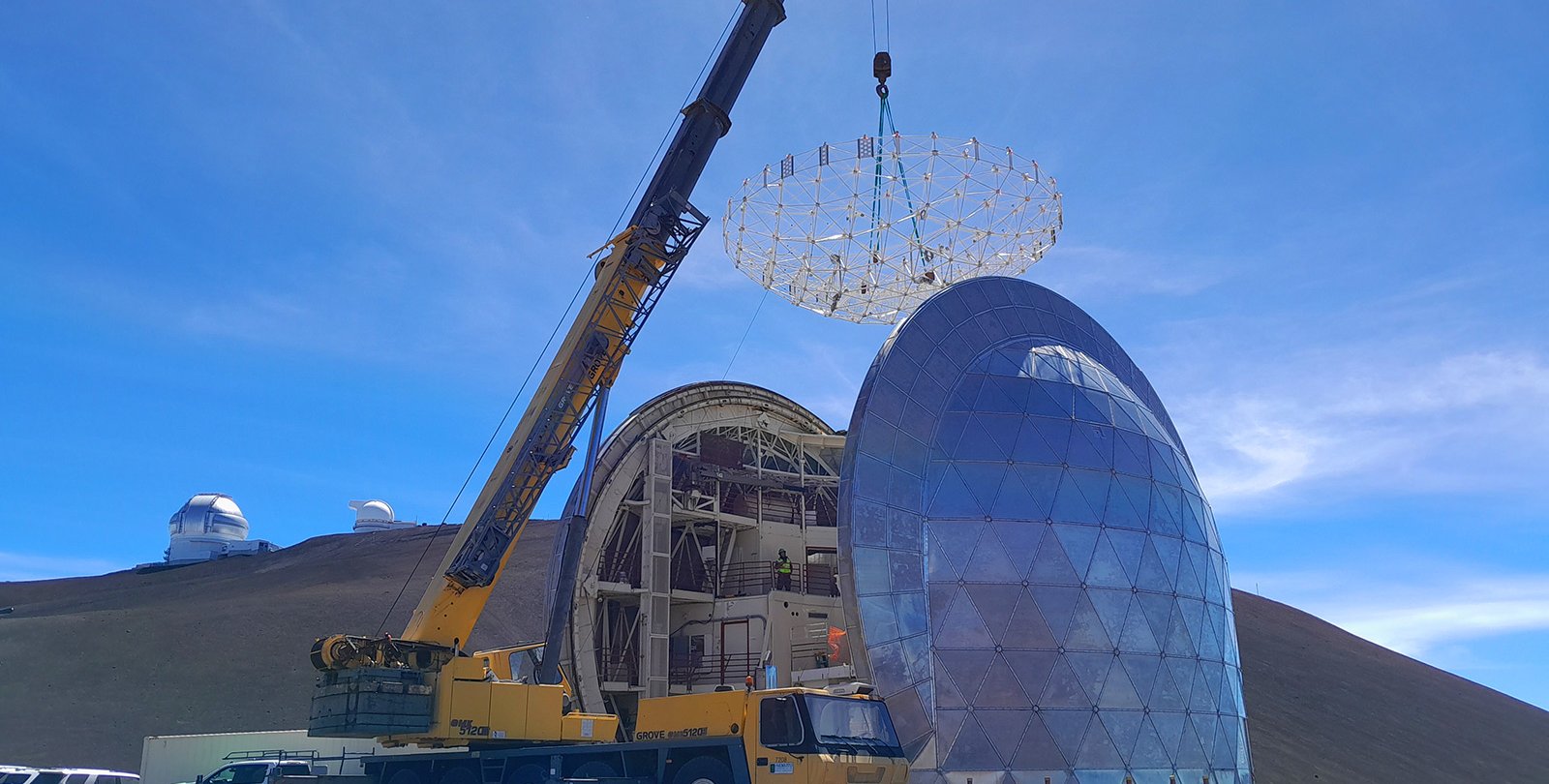 Lifting of the primary mirror truss off the telescope base.