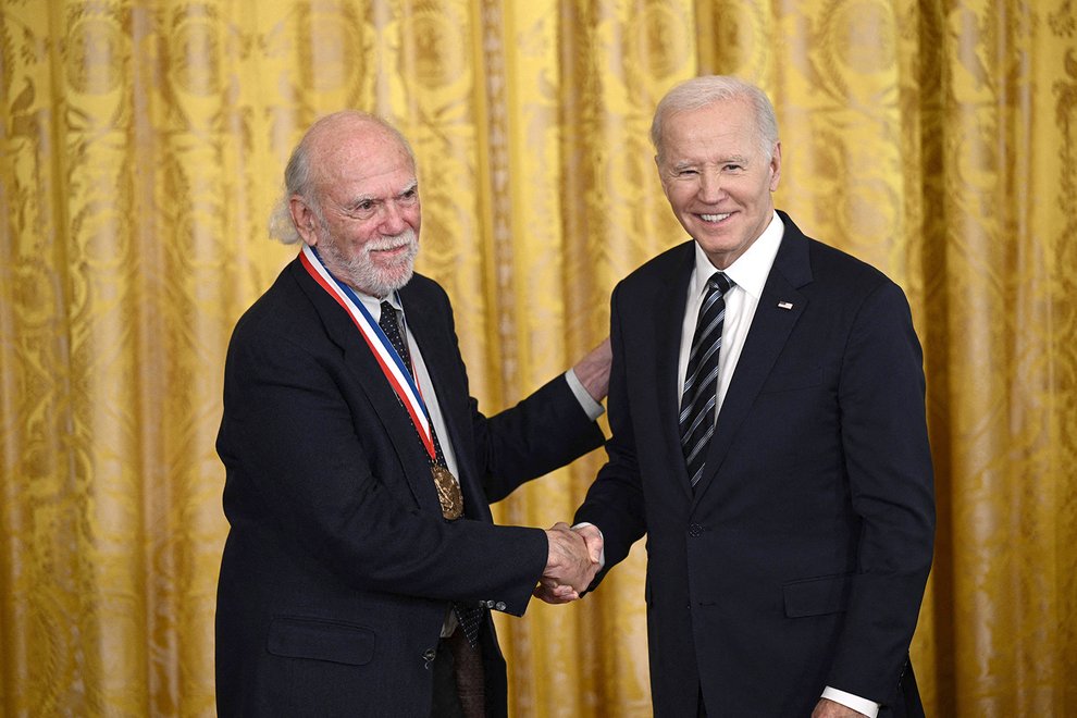 Barry Barish accepts the National Medal of Science from President Joe Biden