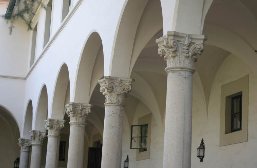 photo of arches in Blacker House