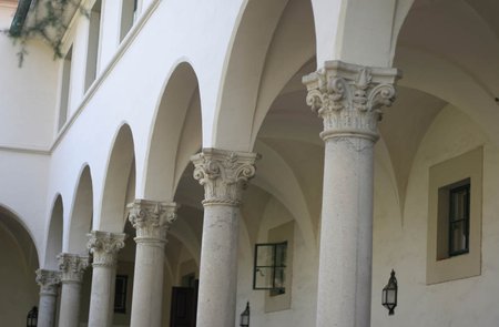 photo of arches in Blacker House