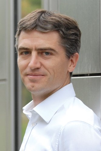 A portrait of Niles Pierce